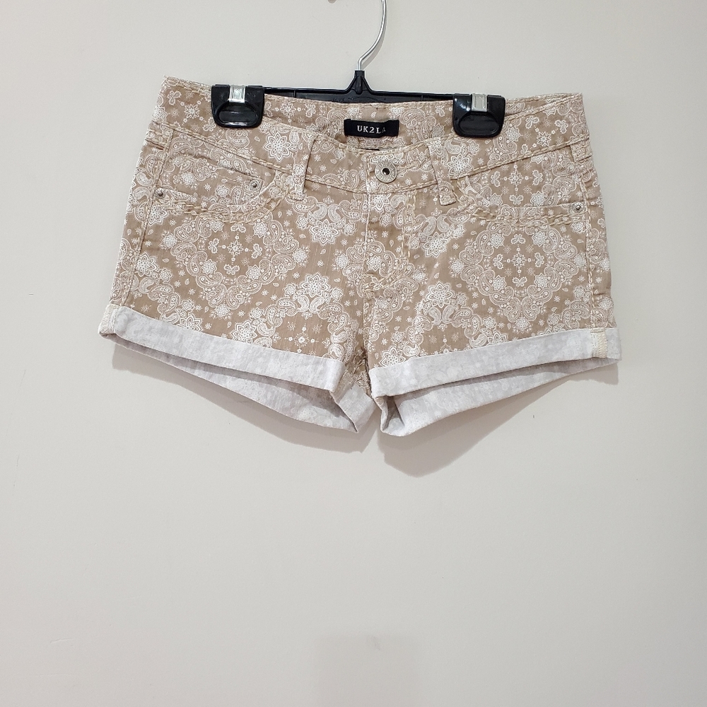 Lowrise Paisley tan shorts size 3